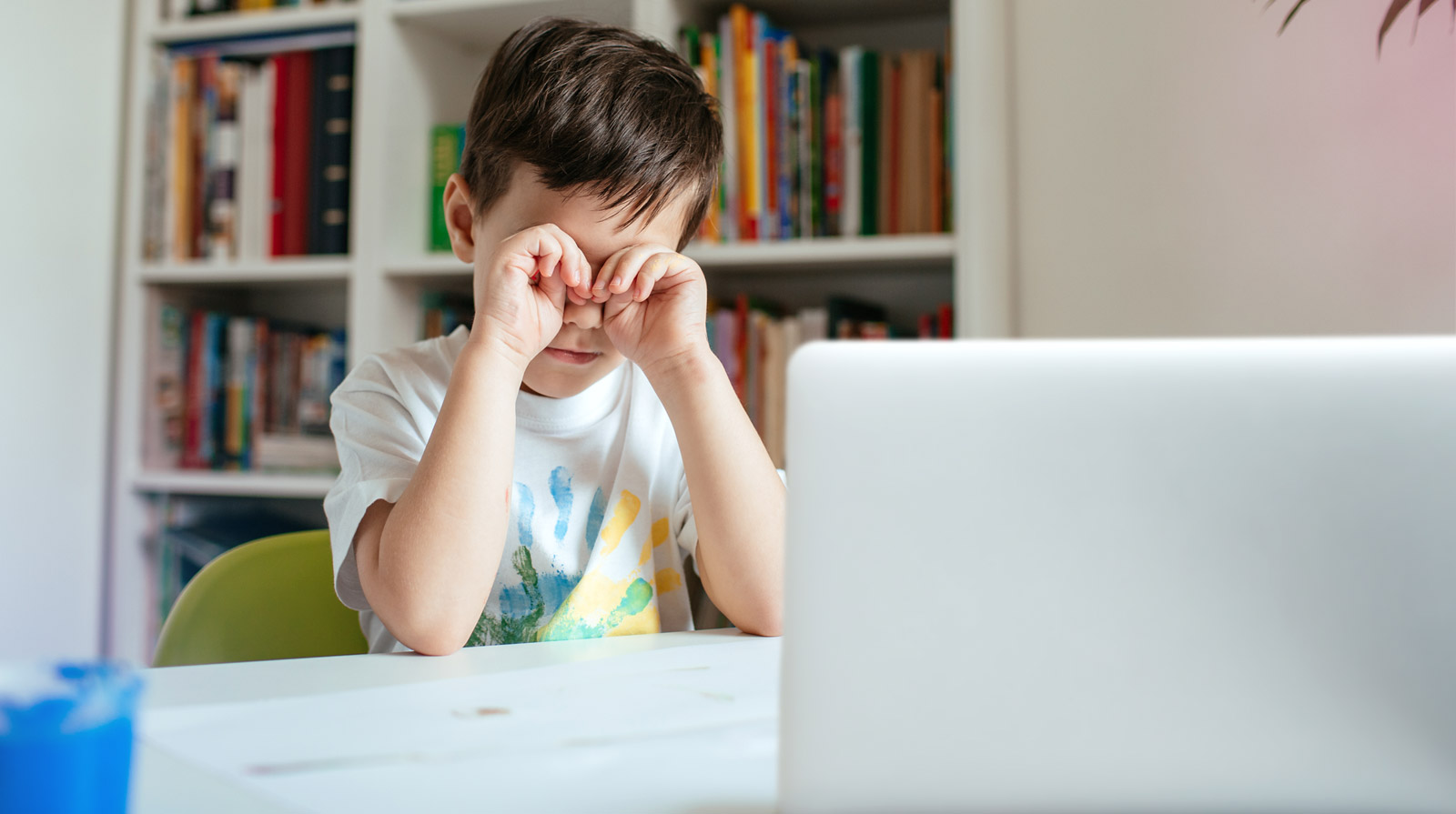 Was Sie gegen zunehmende Kurzsichtigkeit bei Kindern im Homeschooling tun können