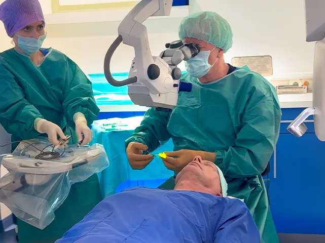 EuroEyes Augenchirurg Goeran Helgason wechselt von ICLzu Trifokallinsen teaser